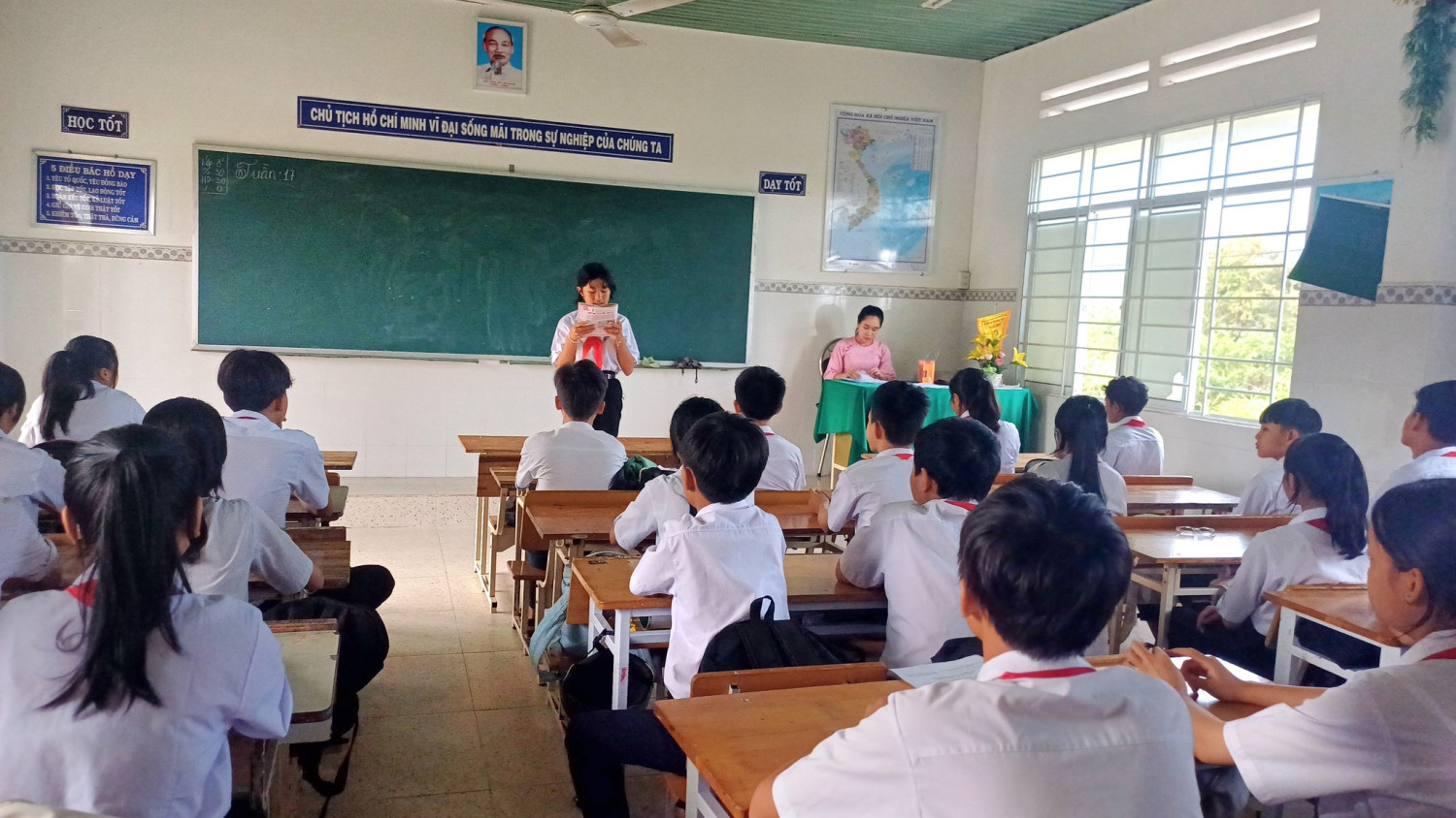"Đọc và làm theo báo Đội"